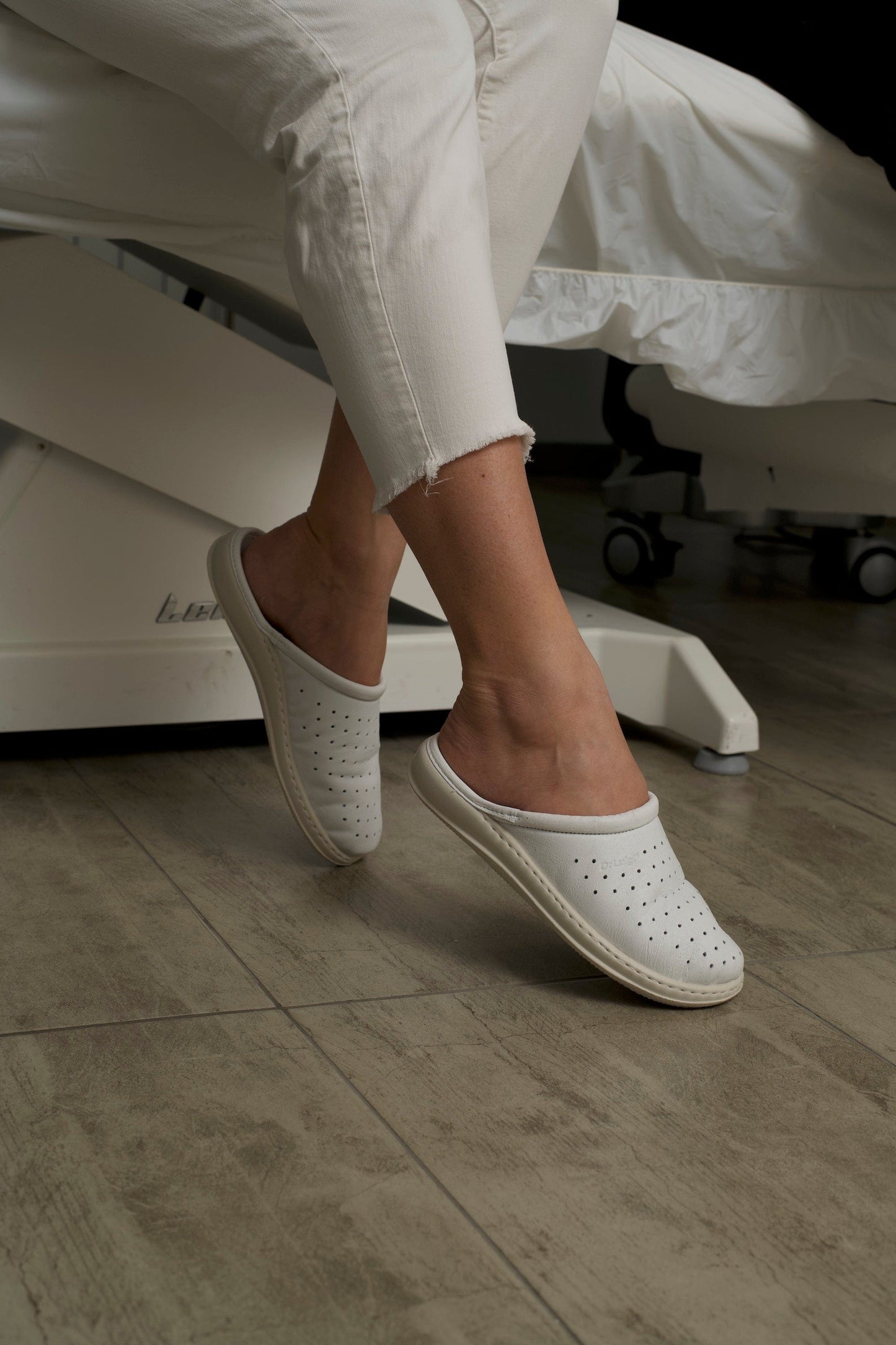 DRLUIGI MEDICAL LEATHER FOOTWEAR FOR WOMEN PU-01-11-KS - WHITE