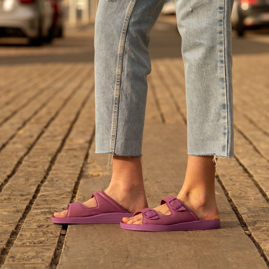DrLuigi® Orthopädische Pantoletten für Damen mit 2 Riemen aus Leder – Bequeme medizinische Schuhe aus silbernem Leder